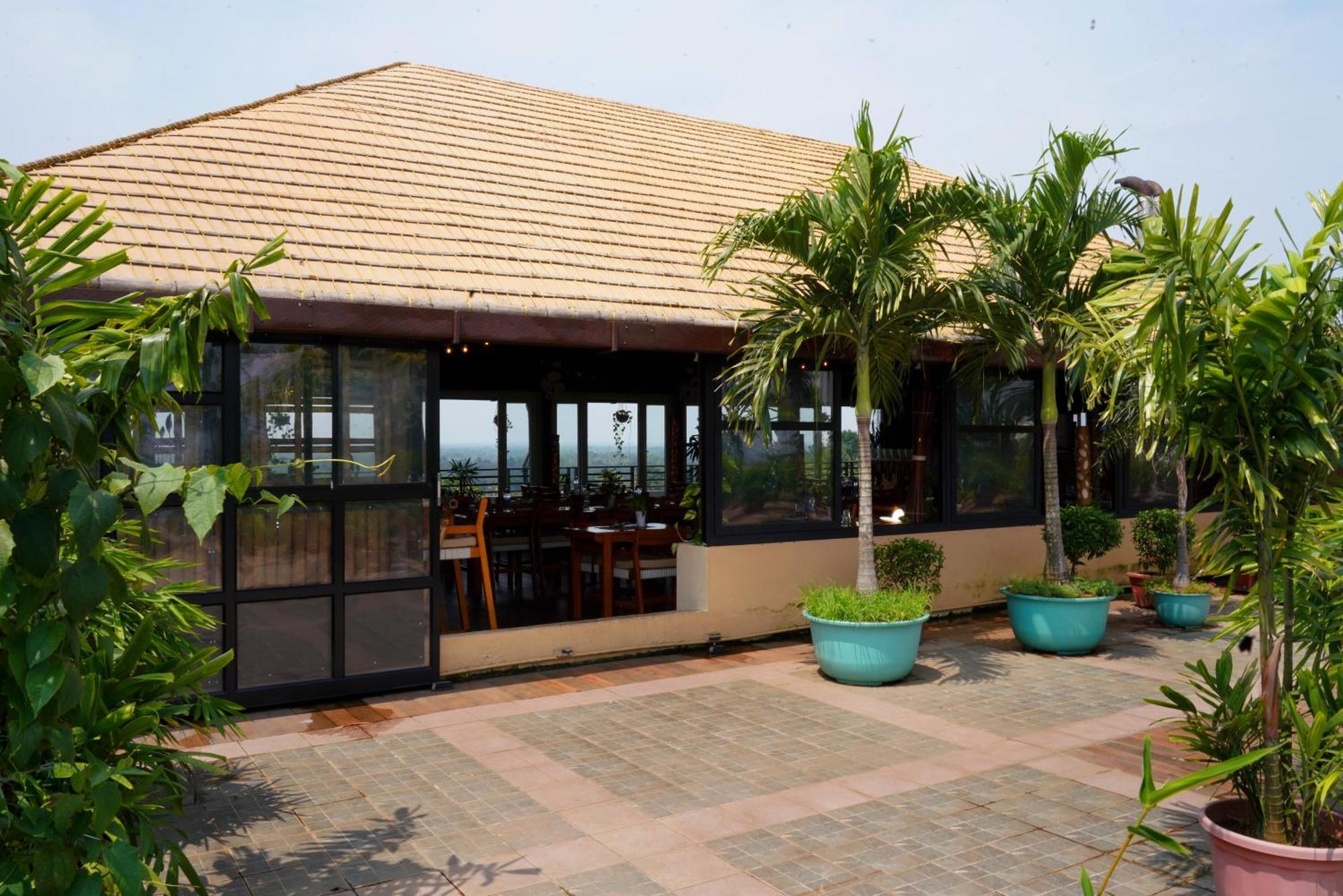 Kga Elite Continental Hotel Tiruvalla Exterior photo